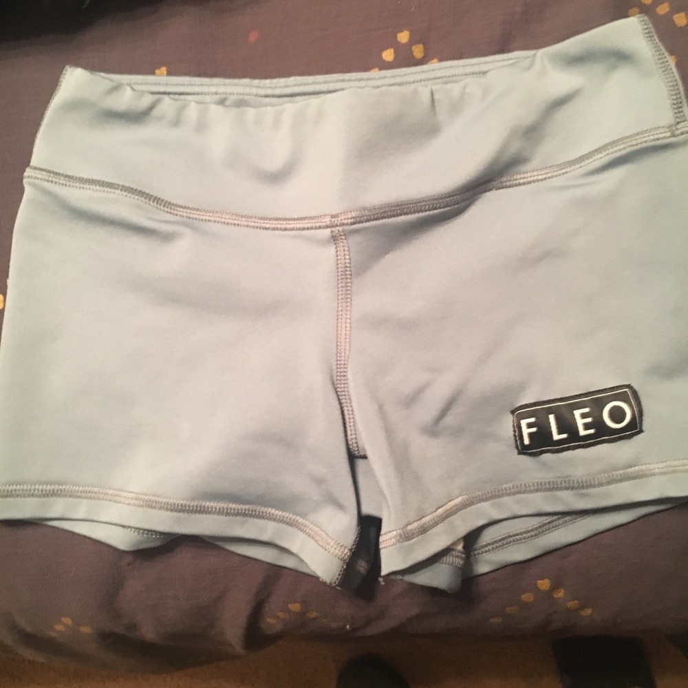 NWOT xsmall Fleos